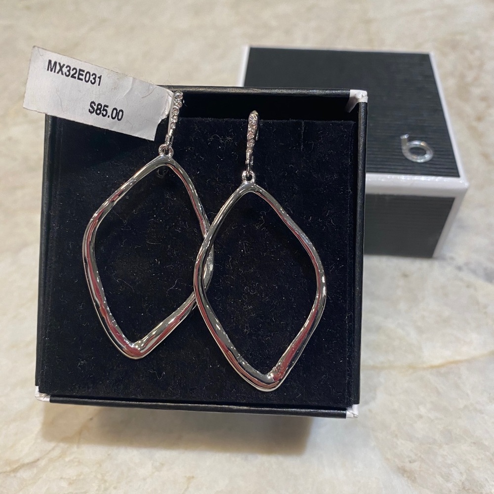 Earings - Picture 2 of 4